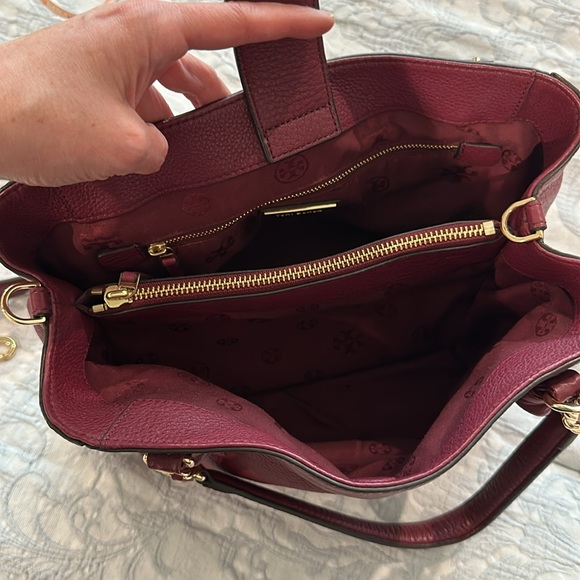 Tory Burch purse. - Picture 6 of 10